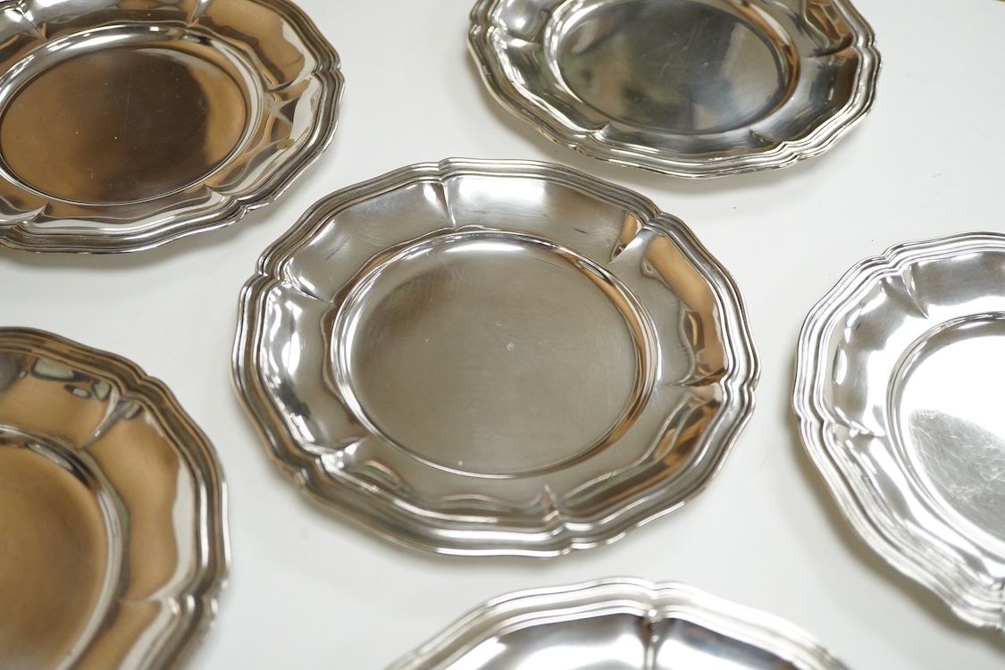 A set of six Peruvian sterling side plates or stands, 15.8cm, 21.1oz.